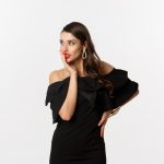 ¿Vestirás un vestido negro? Dale un toque de estilo personal