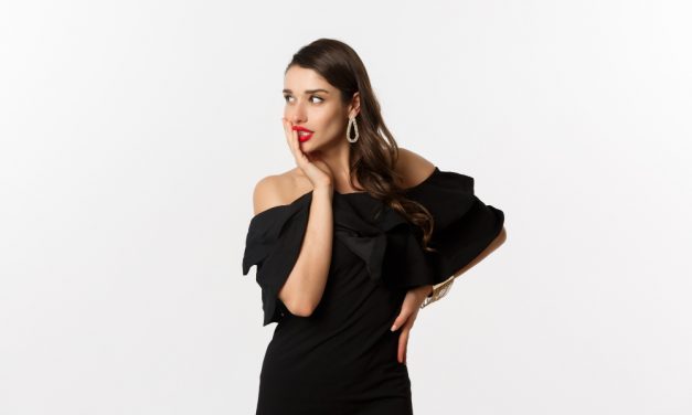 ¿Vestirás un vestido negro? Dale un toque de estilo personal