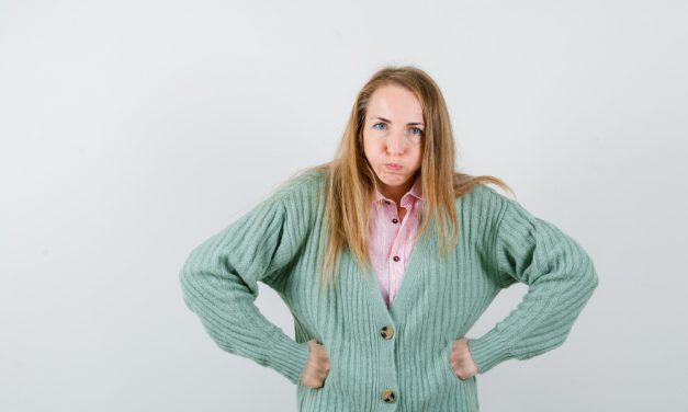 Errores comunes al vestir que envejecen tu look