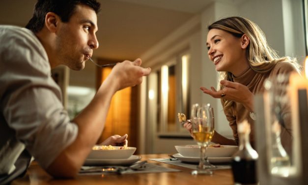 Qué ponerse en una primera cita: la regla de enseñar solo dos zonas